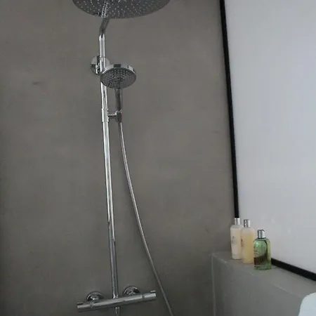 & Leon Bed & Breakfast